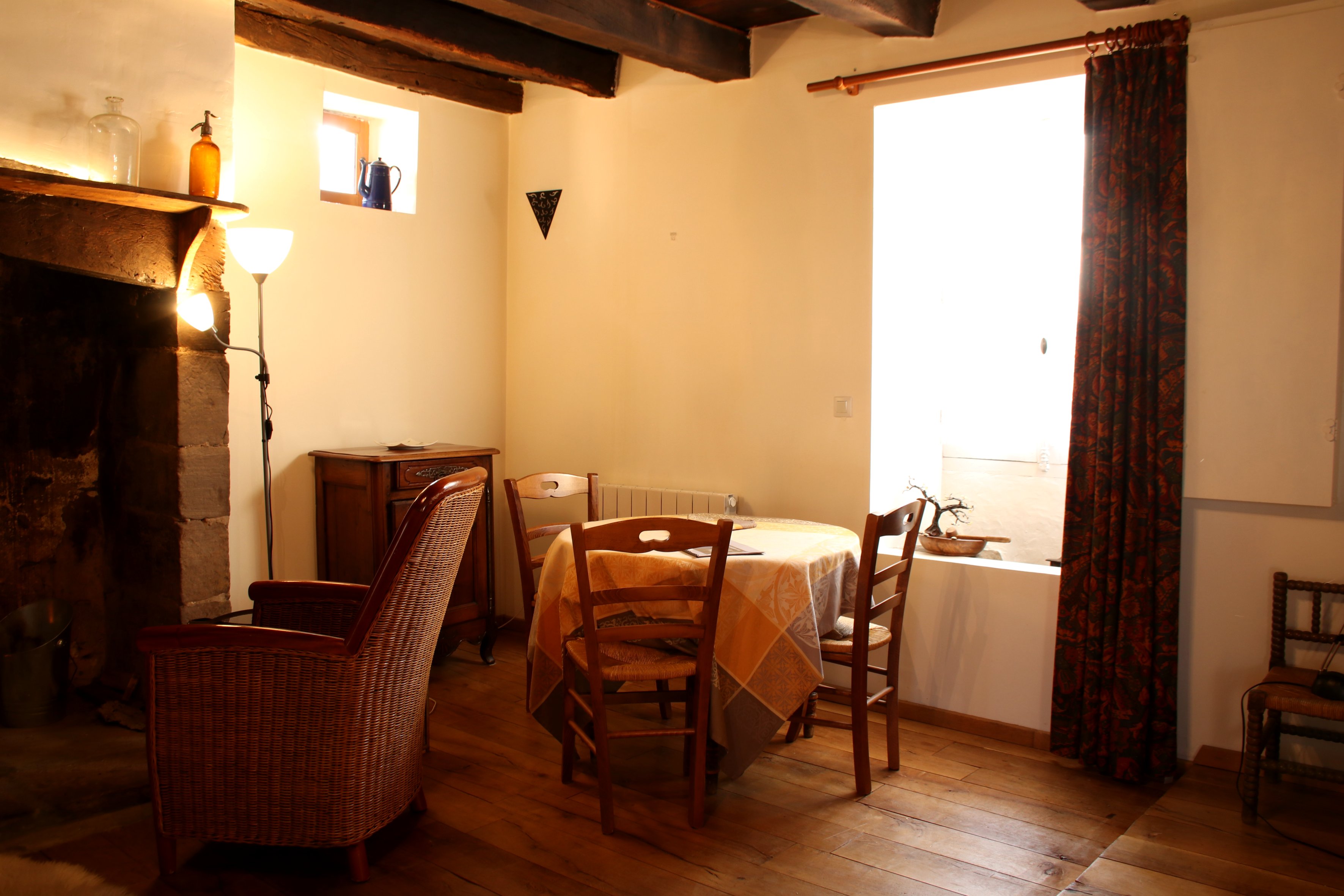 Vue sur la pièce à vivre du Gîte de l'Atelier